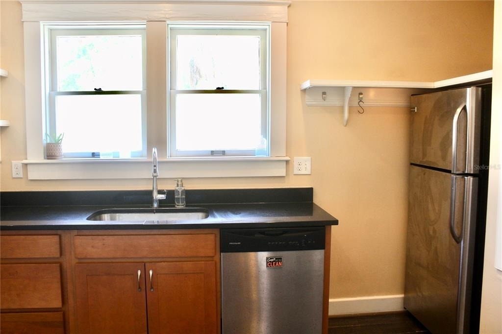 701 W Swann Avenue - Photo 7
