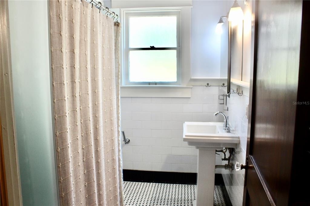 701 W Swann Avenue - Photo 10