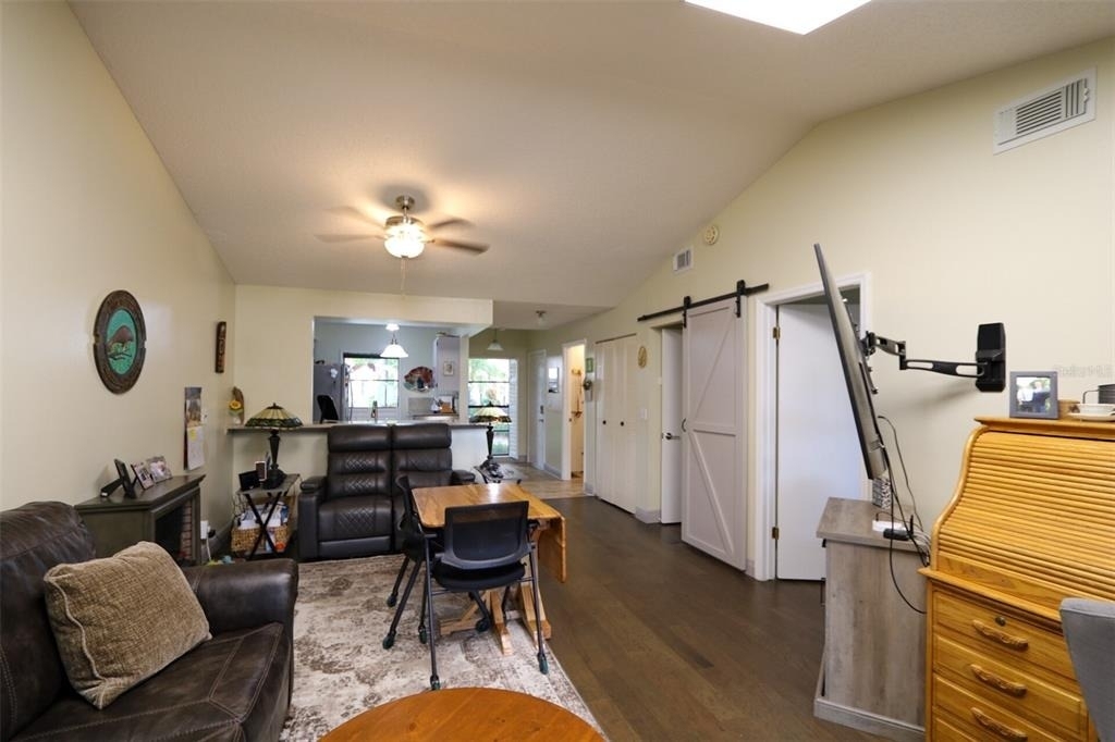 323 Knottwood Court - Photo 2