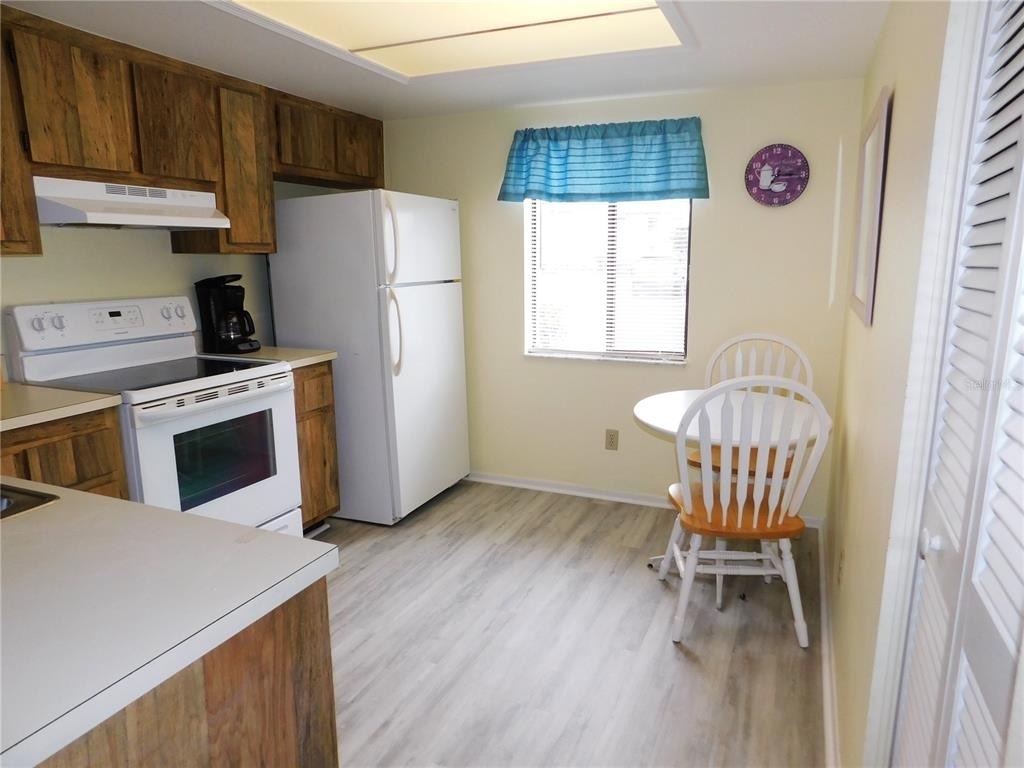 111 E Cypress Court - Photo 7