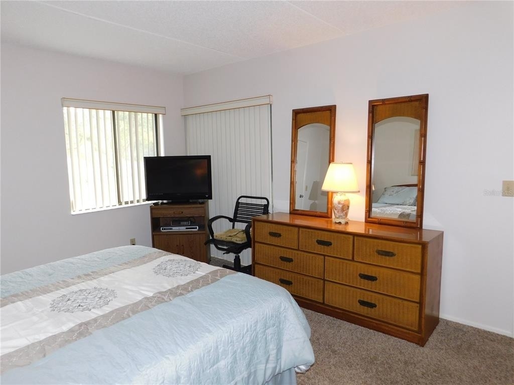 111 E Cypress Court - Photo 11
