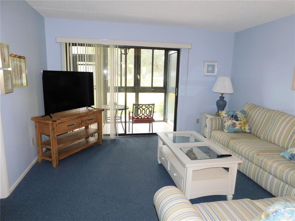 111 E Cypress Court - Photo 2