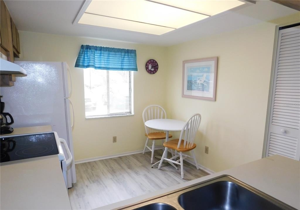 111 E Cypress Court - Photo 8