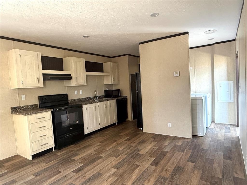 806 Swindell Avenue N - Photo 2
