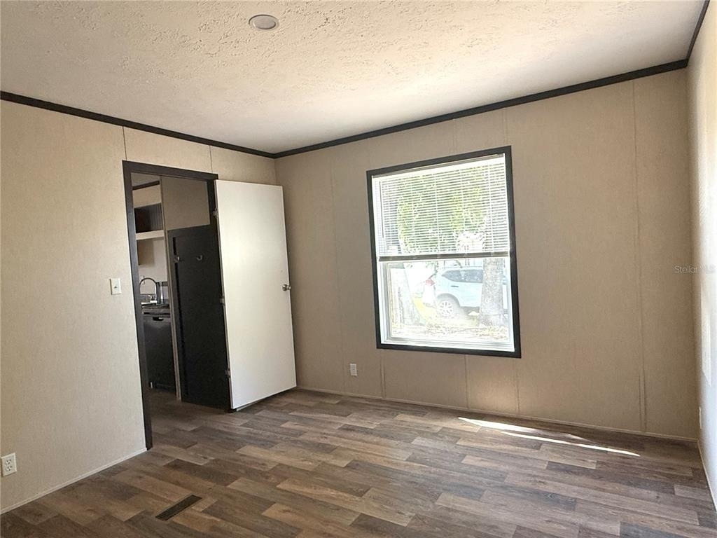 806 Swindell Avenue N - Photo 12