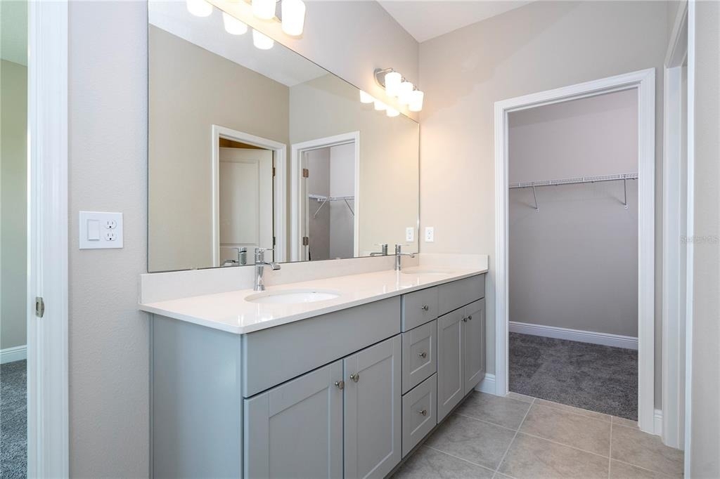 16350 Hamlin View Street - Photo 46