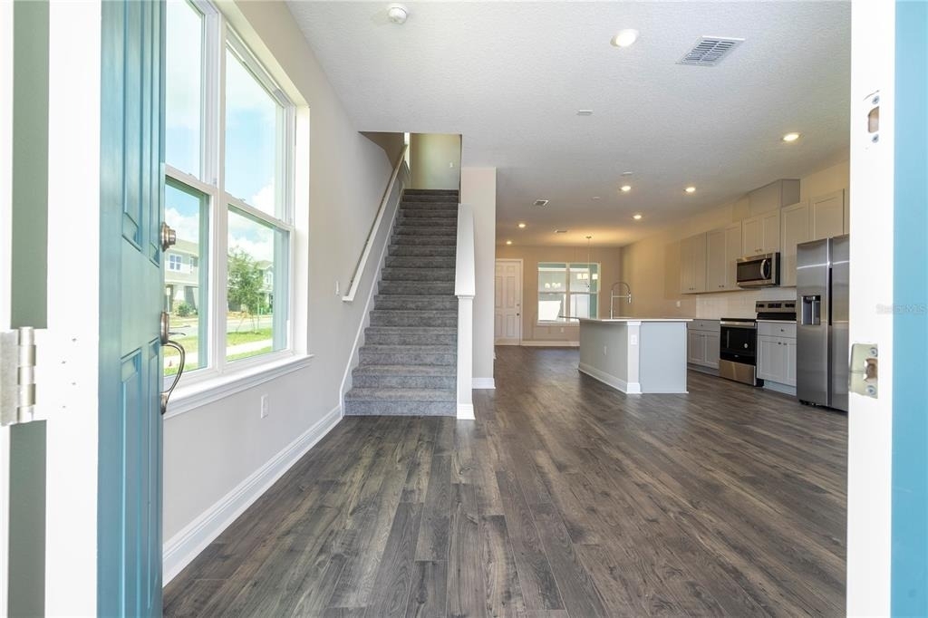 16350 Hamlin View Street - Photo 5