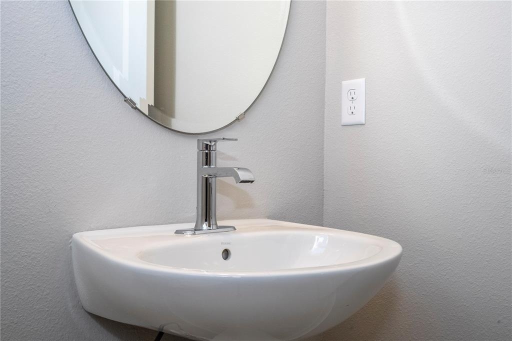 16350 Hamlin View Street - Photo 21