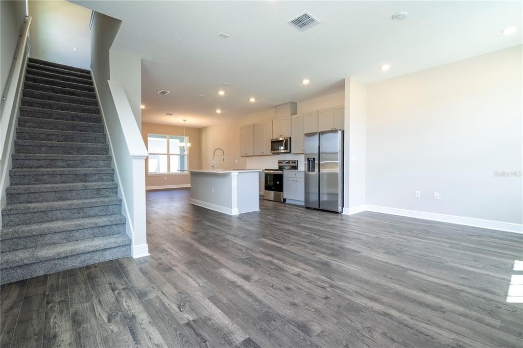 16350 Hamlin View Street - Photo 10