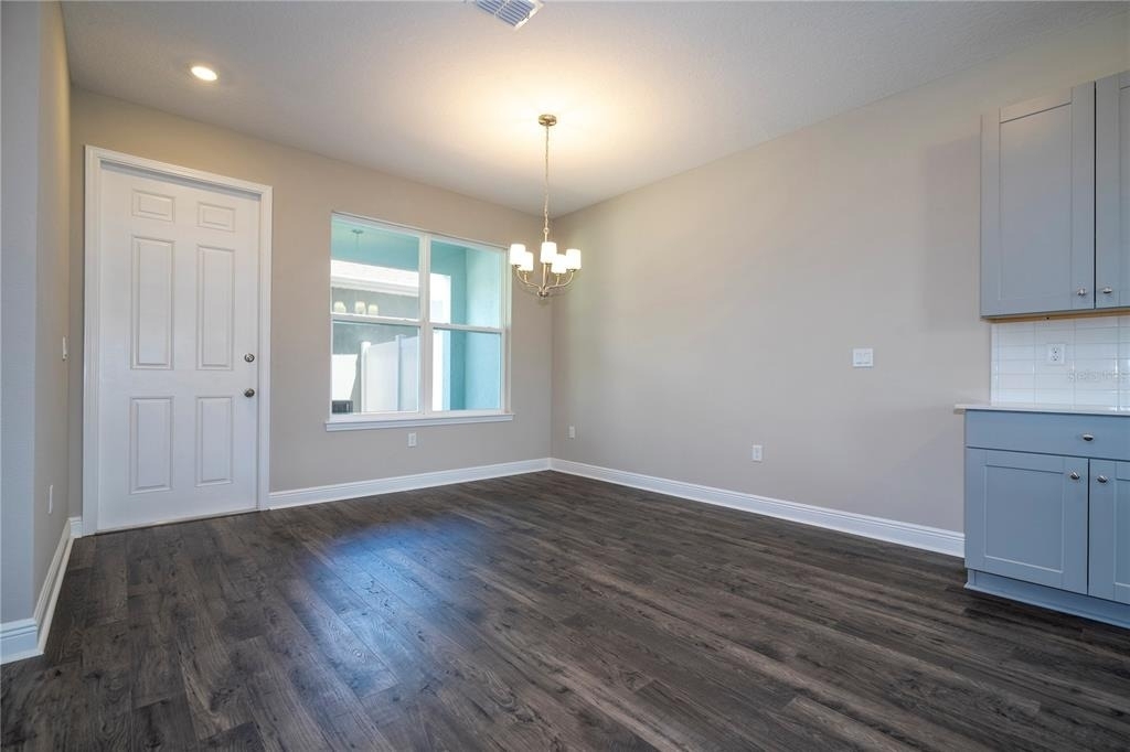 16350 Hamlin View Street - Photo 12