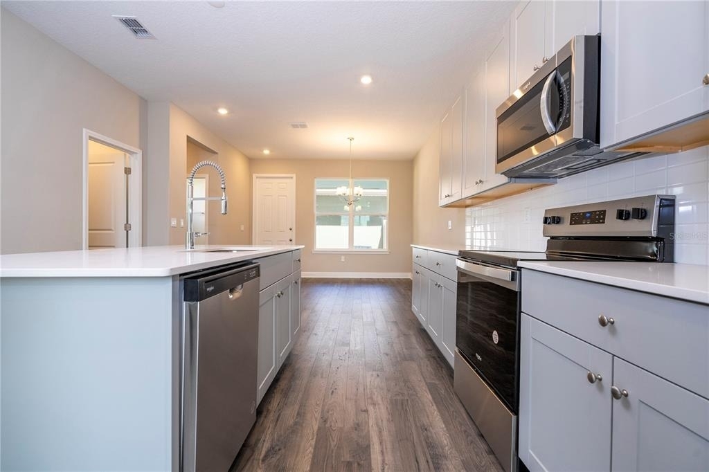 16350 Hamlin View Street - Photo 16