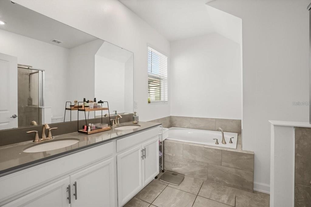 2999 Addison Boulevard - Photo 6