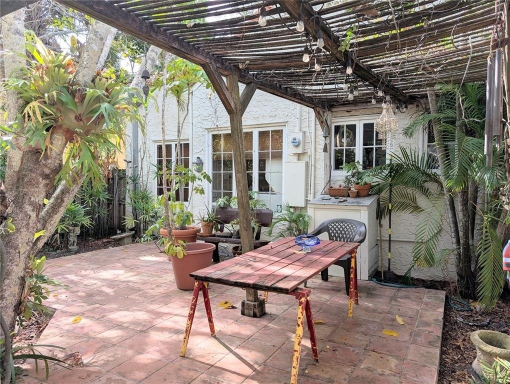 1701 Siesta Drive - Photo 2
