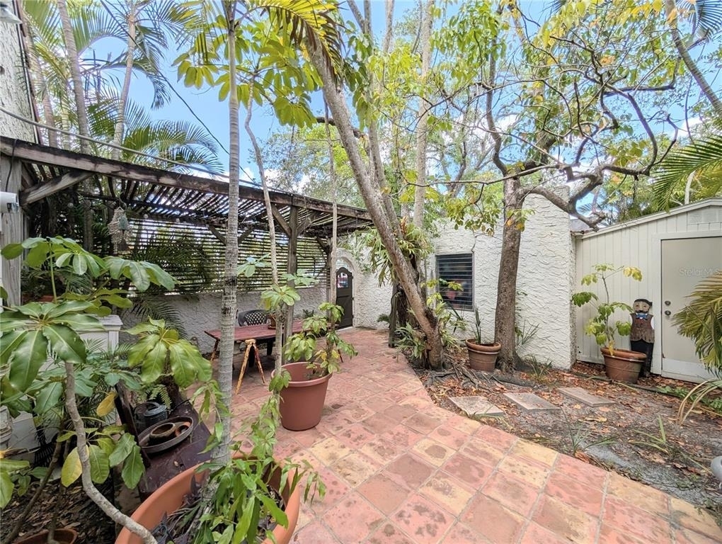 1701 Siesta Drive - Photo 3
