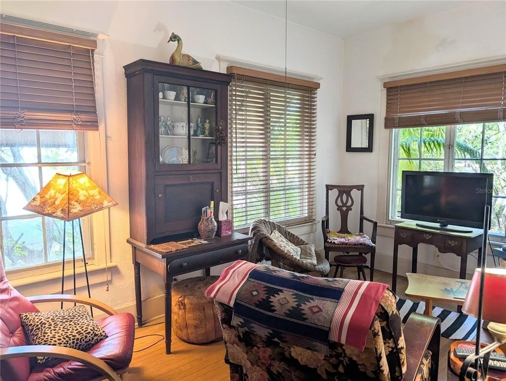 1701 Siesta Drive - Photo 4