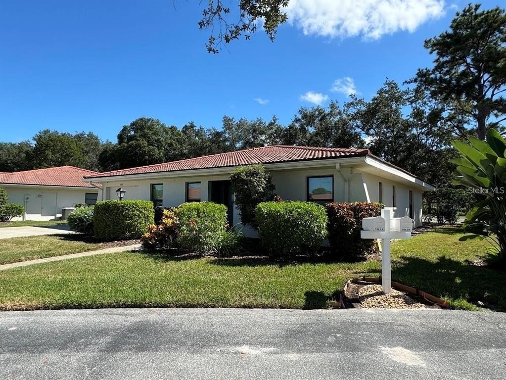 5033 Vivienda Way - Photo 2