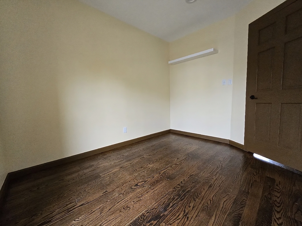 118 Roebling Street - Photo 9