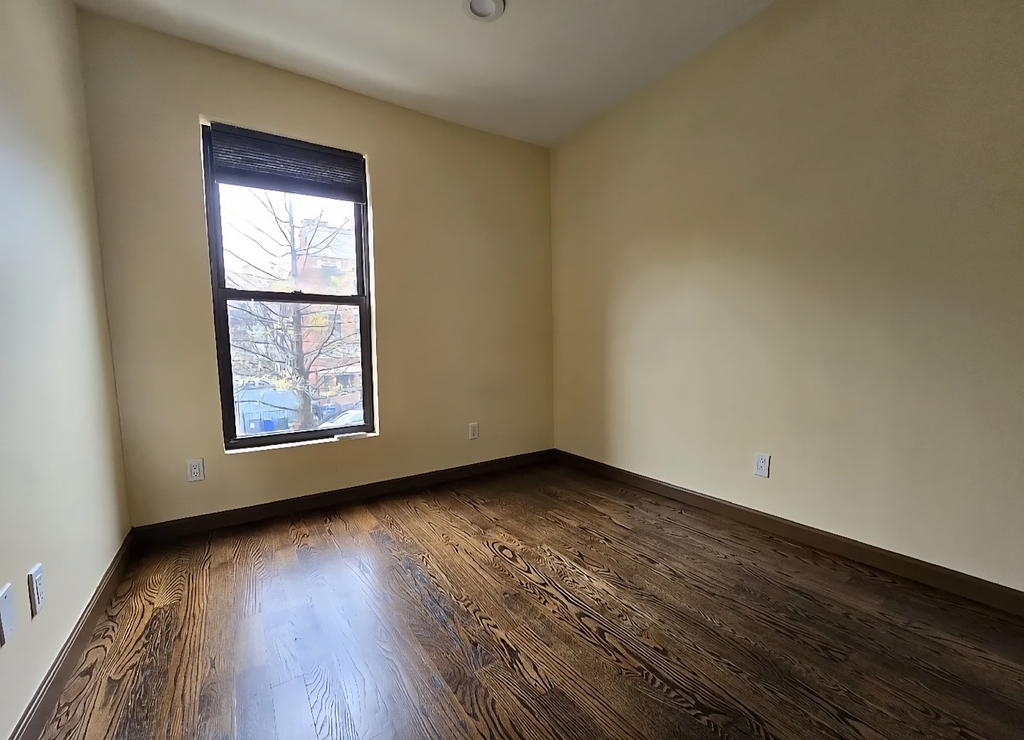 118 Roebling Street - Photo 8
