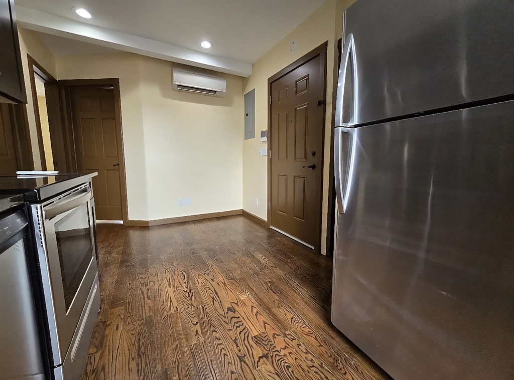 118 Roebling Street - Photo 2