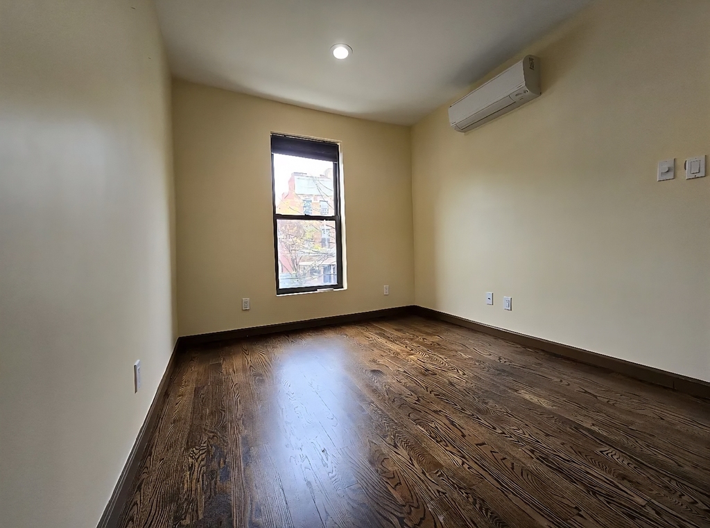 118 Roebling Street - Photo 7