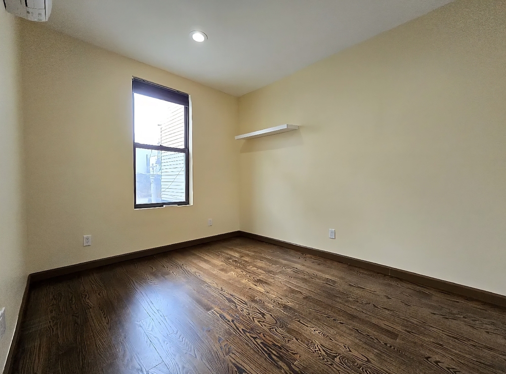118 Roebling Street - Photo 4