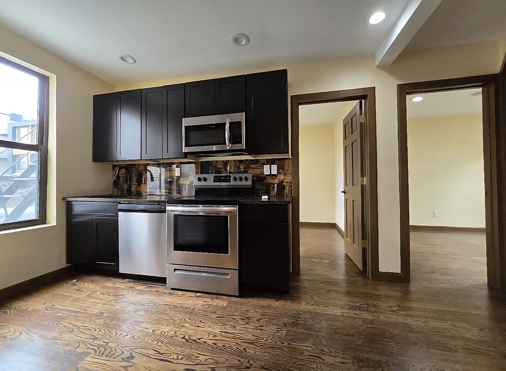 118 Roebling Street - Photo 0