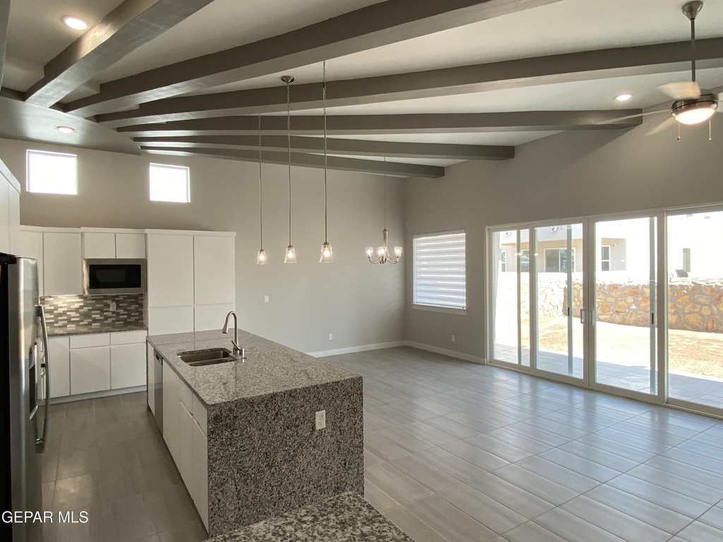 12360 Desert Wolf Avenue - Photo 3
