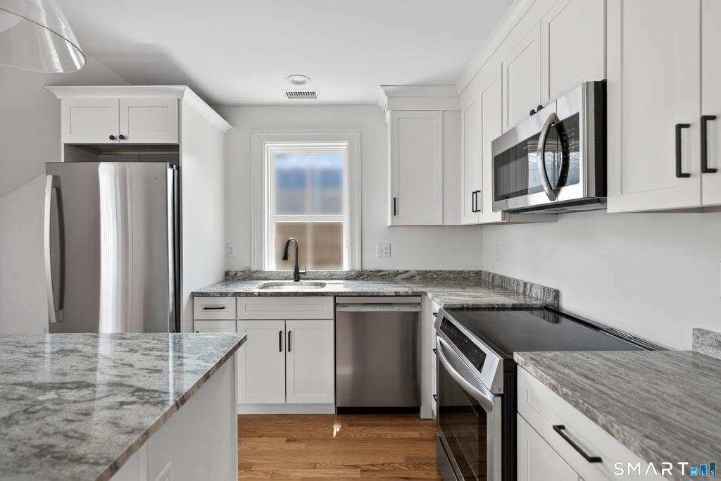 138 Bank Street - Photo 4