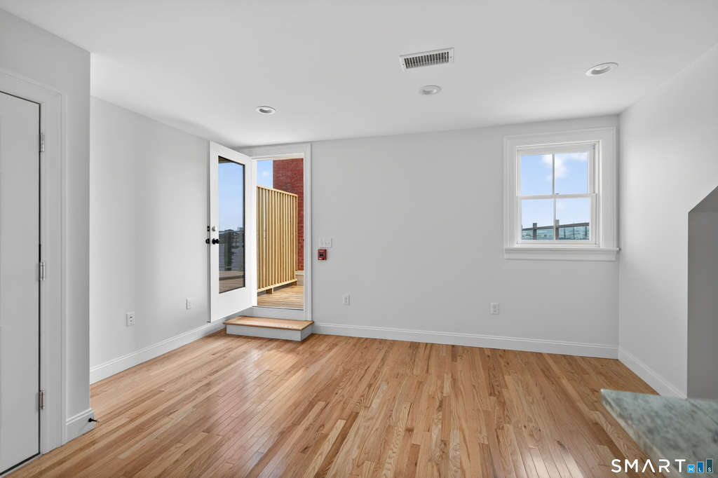 138 Bank Street - Photo 8