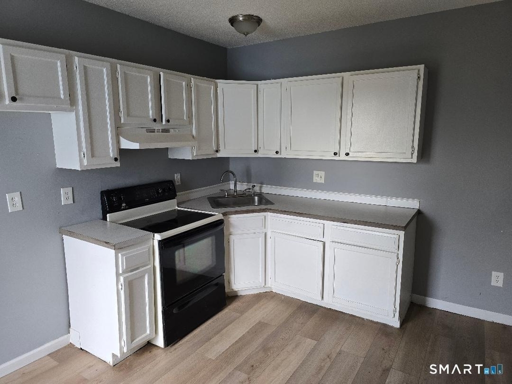 56 Lounsbury Avenue - Photo 1