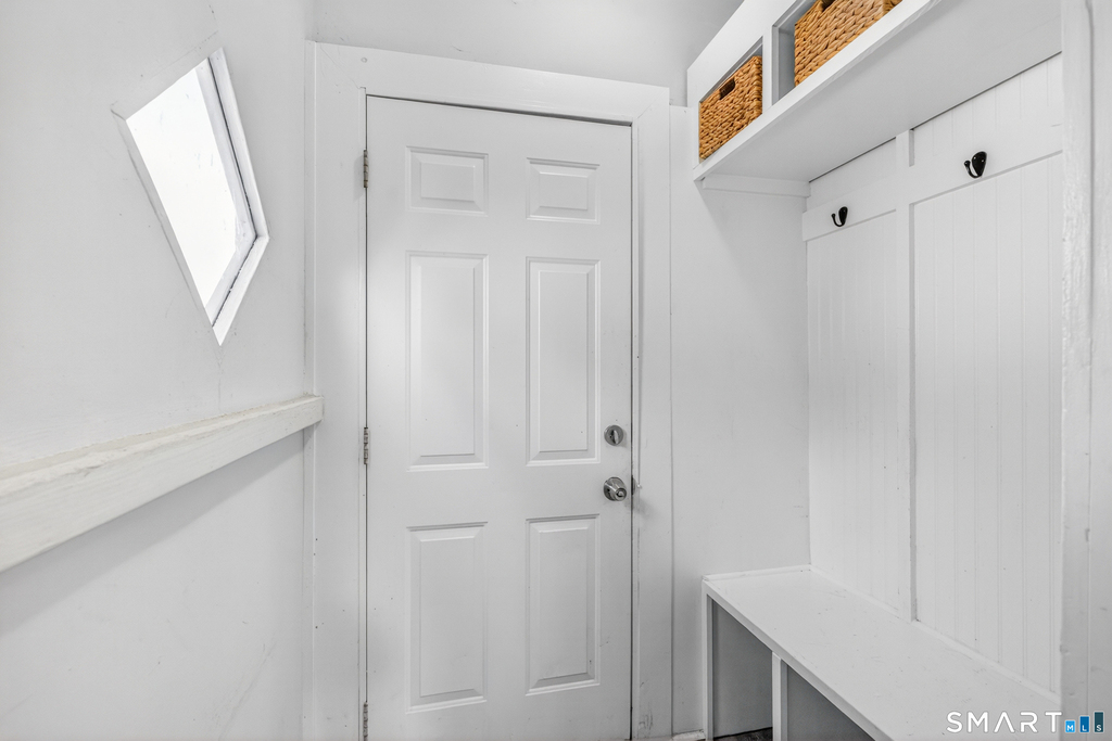 380 Gurdon Street - Photo 2