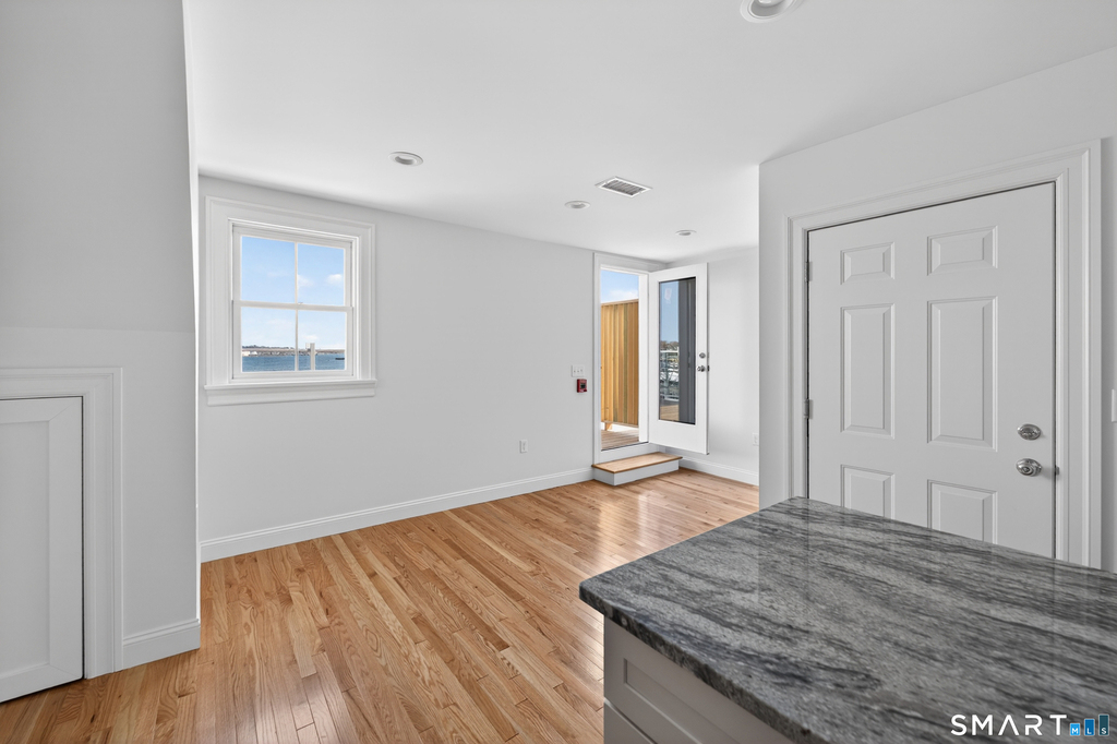 138 Bank Street - Photo 8