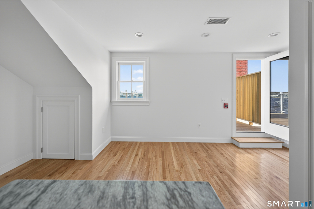 138 Bank Street - Photo 9