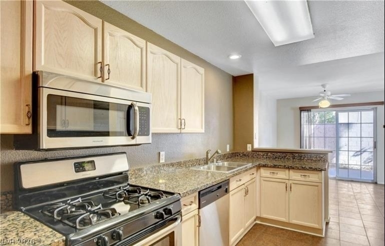8456 Indigo Sky Avenue - Photo 4