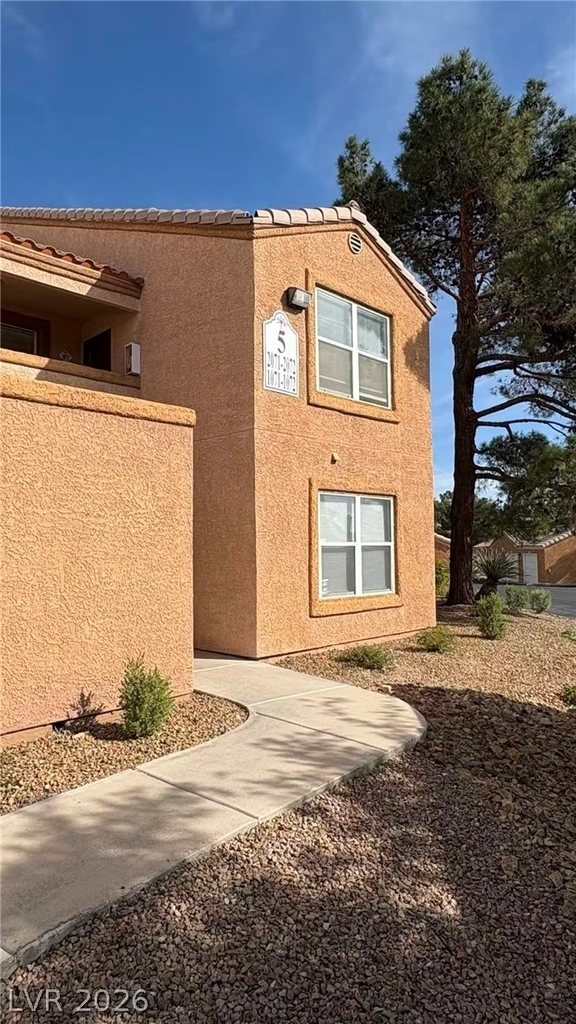 1150 N Buffalo Drive - Photo 0