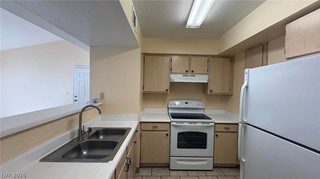 1150 N Buffalo Drive - Photo 3