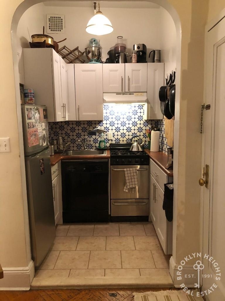 111 Saint Johns Place - Photo 8
