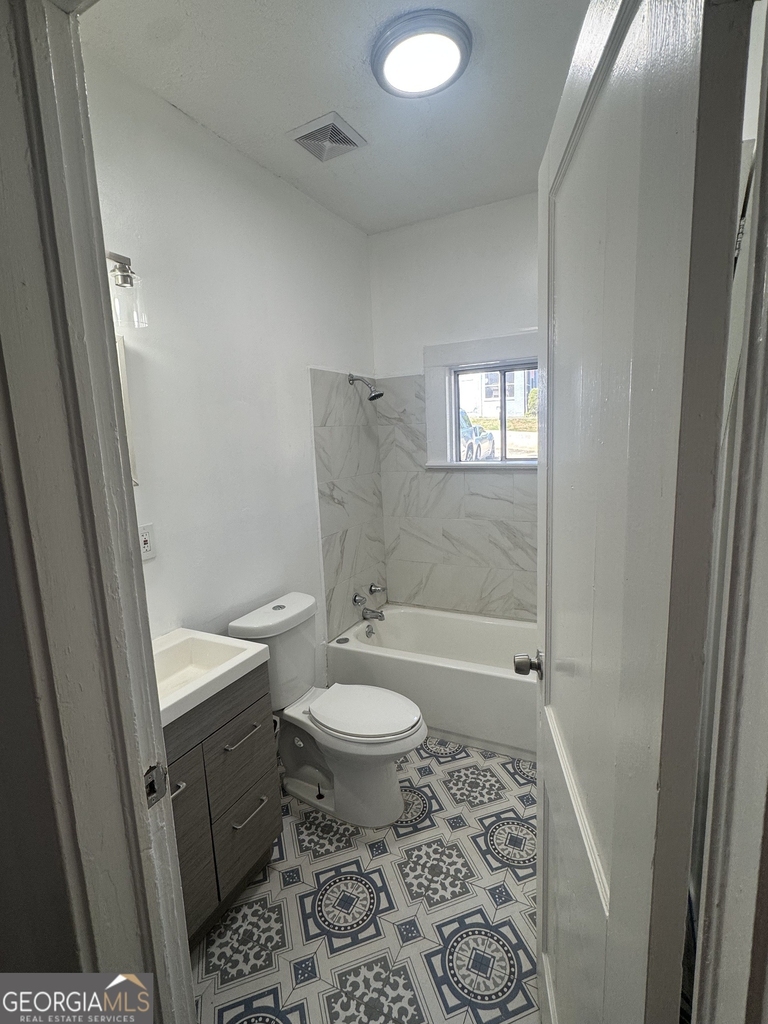 415 Hopkins Street Sw - Photo 0