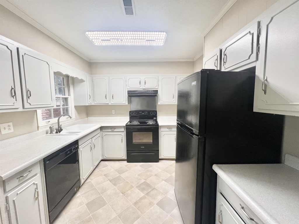 300 Springdale Drive - Photo 4