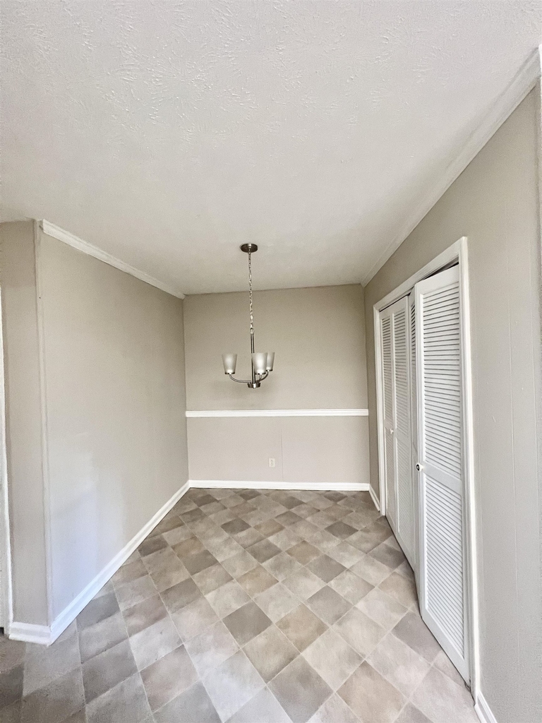300 Springdale Drive - Photo 3