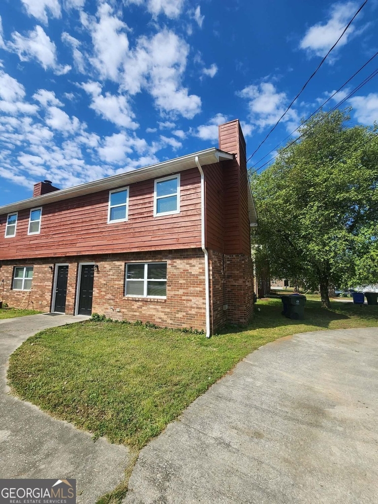 1653 Pinedale Circle Nw - Photo 0