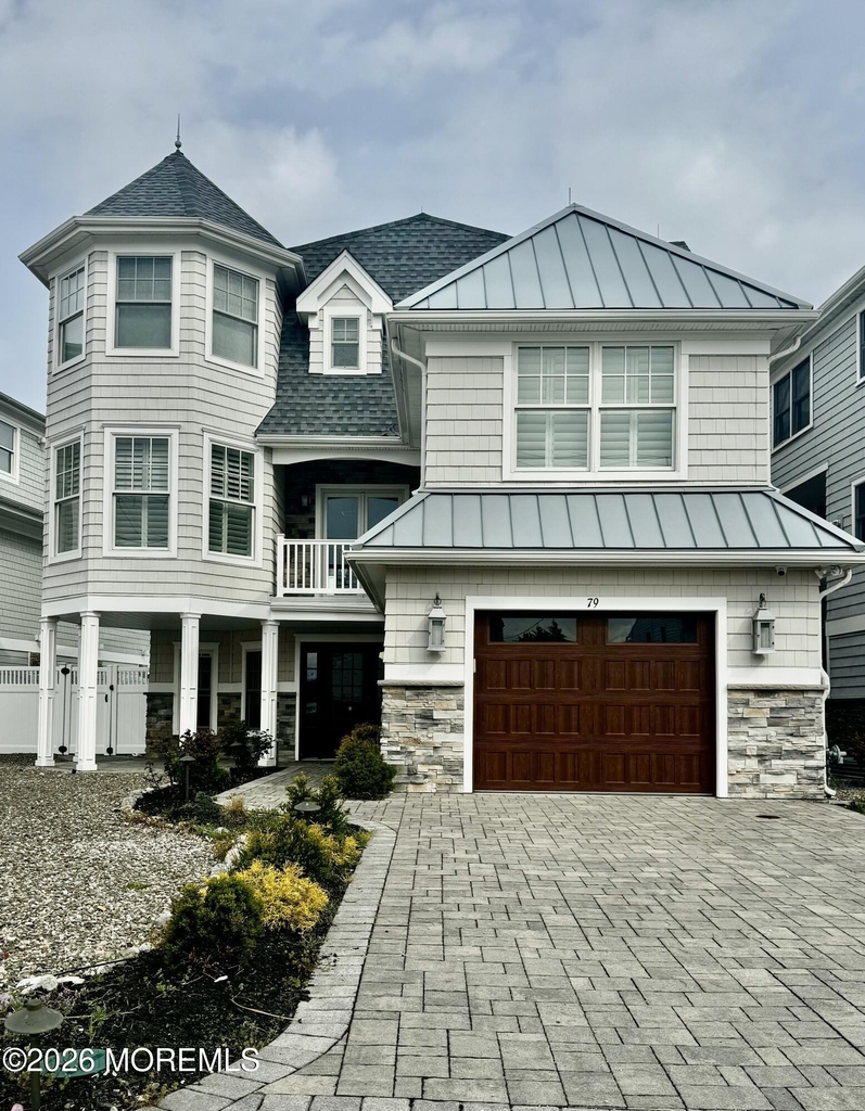 79 Pershing Boulevard - Photo 0