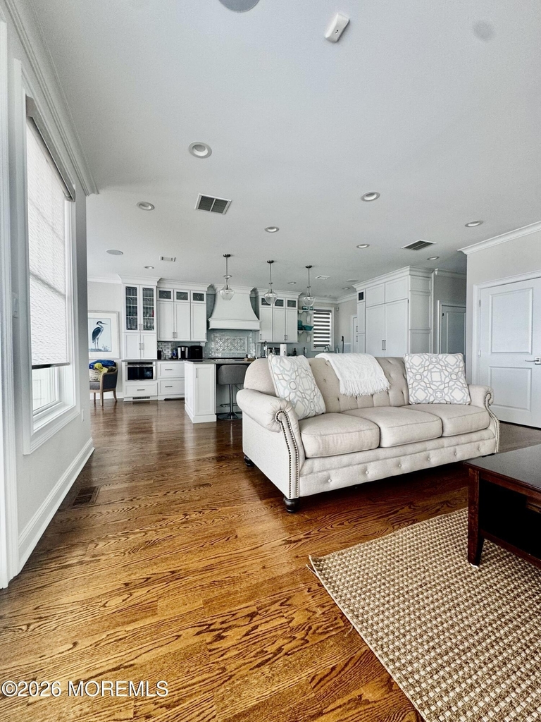 79 Pershing Boulevard - Photo 2