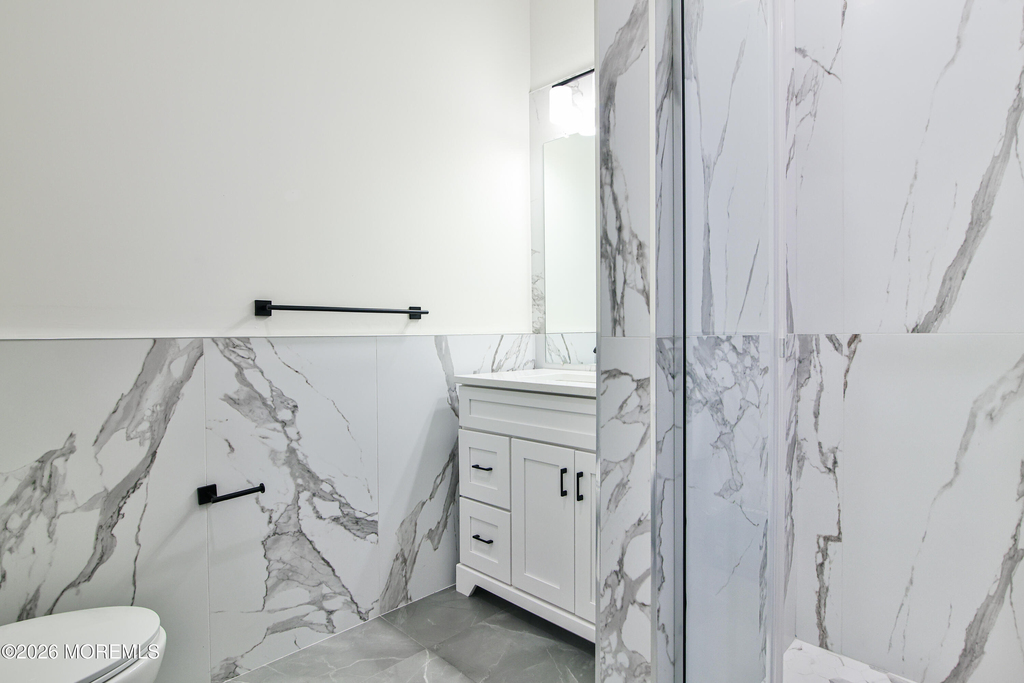 527 Bangs Avenue - Photo 3