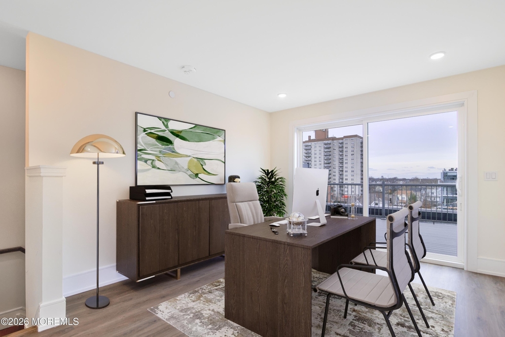 527 Bangs Avenue - Photo 2