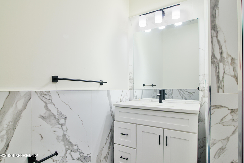 527 Bangs Avenue - Photo 5
