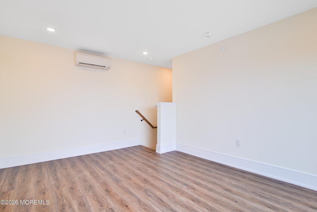 527 Bangs Avenue - Photo 6