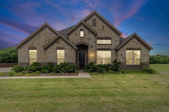 4919 Elizabeth Way - Photo 0