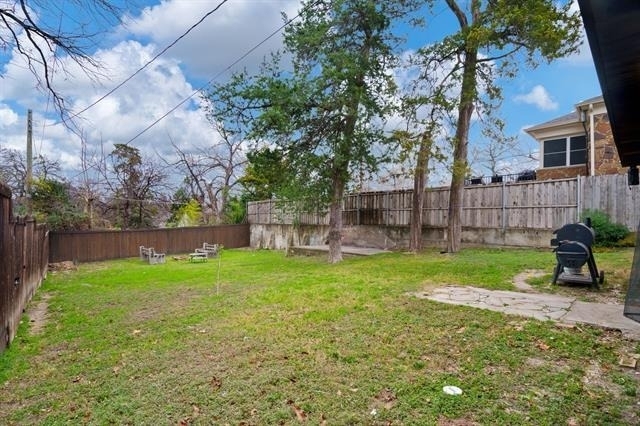 1614 Seevers Avenue - Photo 0