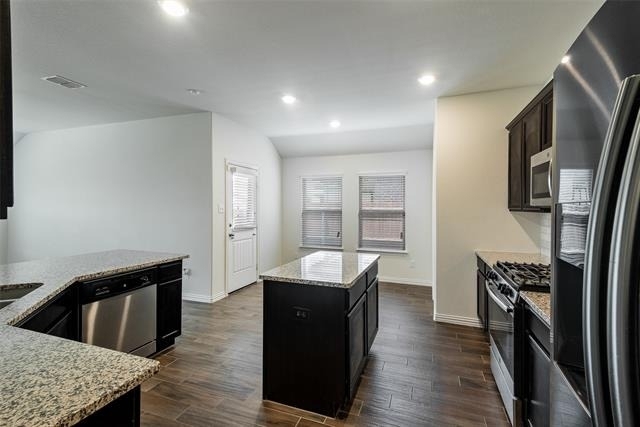 913 Rosewood Street - Photo 3